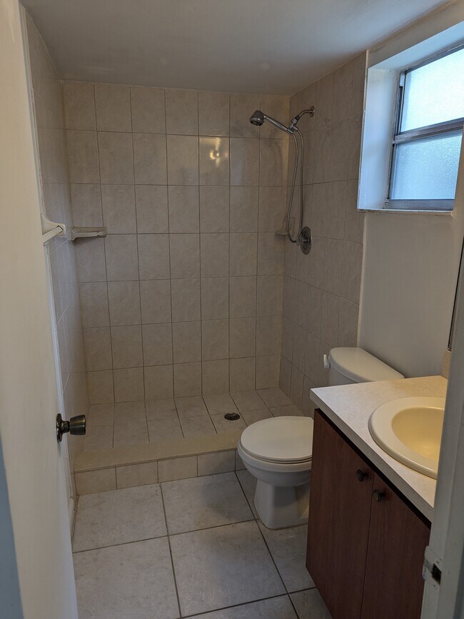 Foto del edificio - 702 Gardens Dr