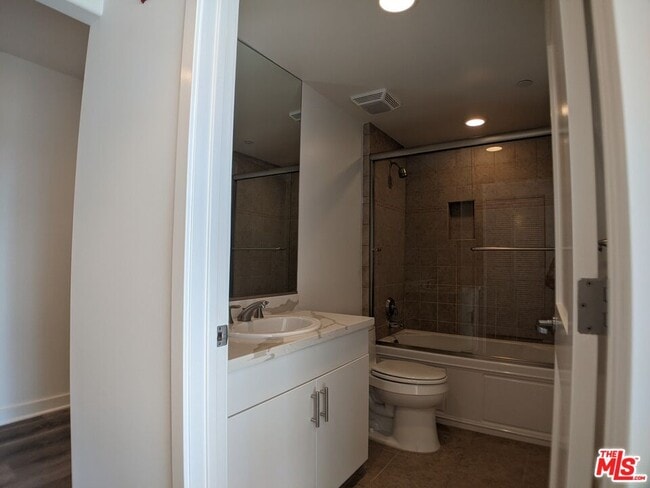 Foto del edificio - 5143 White Oak Ave