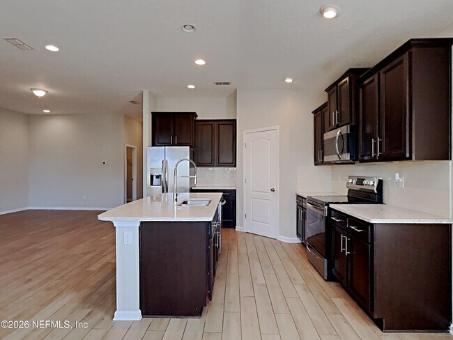 Foto del edificio - 15662 Chir Pine Dr