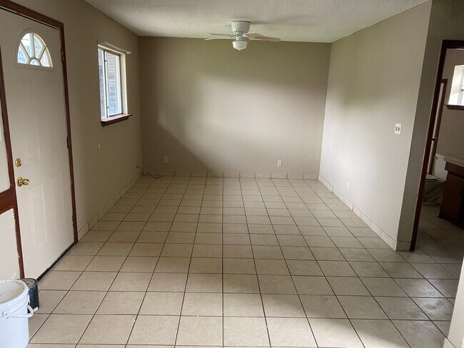 Foto del edificio - 985 N Iowa Ave