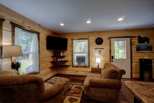 Foto del edificio - 642 Gladdens Creek Rd