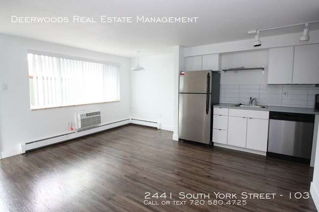 Foto del edificio - 2441 S York St