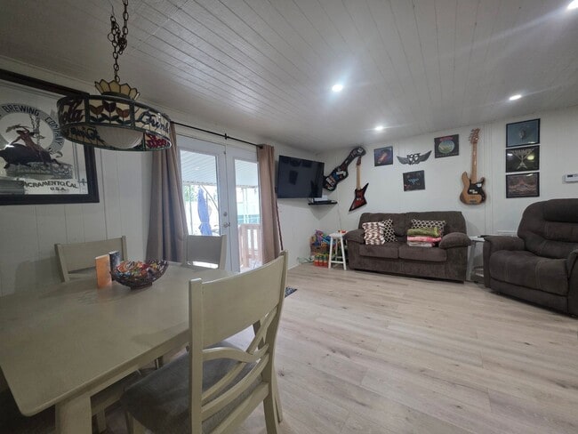 Building Photo - 7866 Meadowlark St