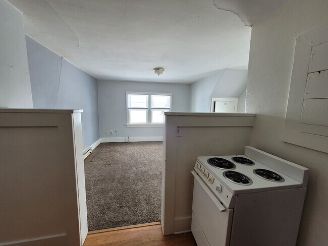 Building Photo - 909 7th Ave N