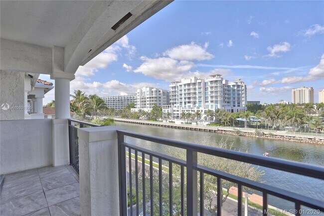 Foto del edificio - VILLAGE BY THE BAY CONDO