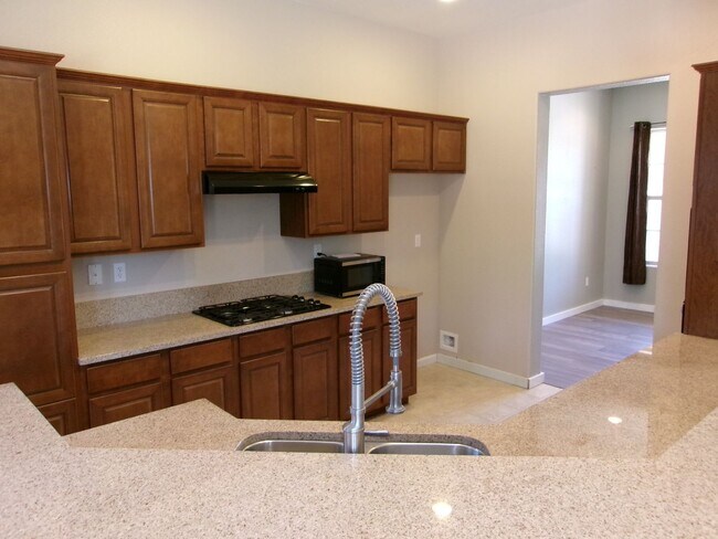 Foto del edificio - Spacious home located in gated community.