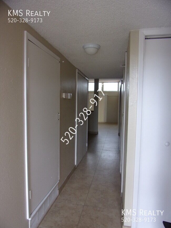 Building Photo - 860 W Wedwick St