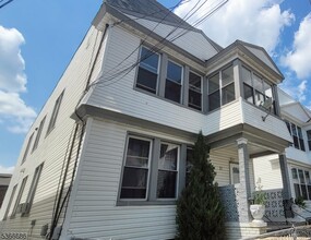 Building Photo - 83 Grace St