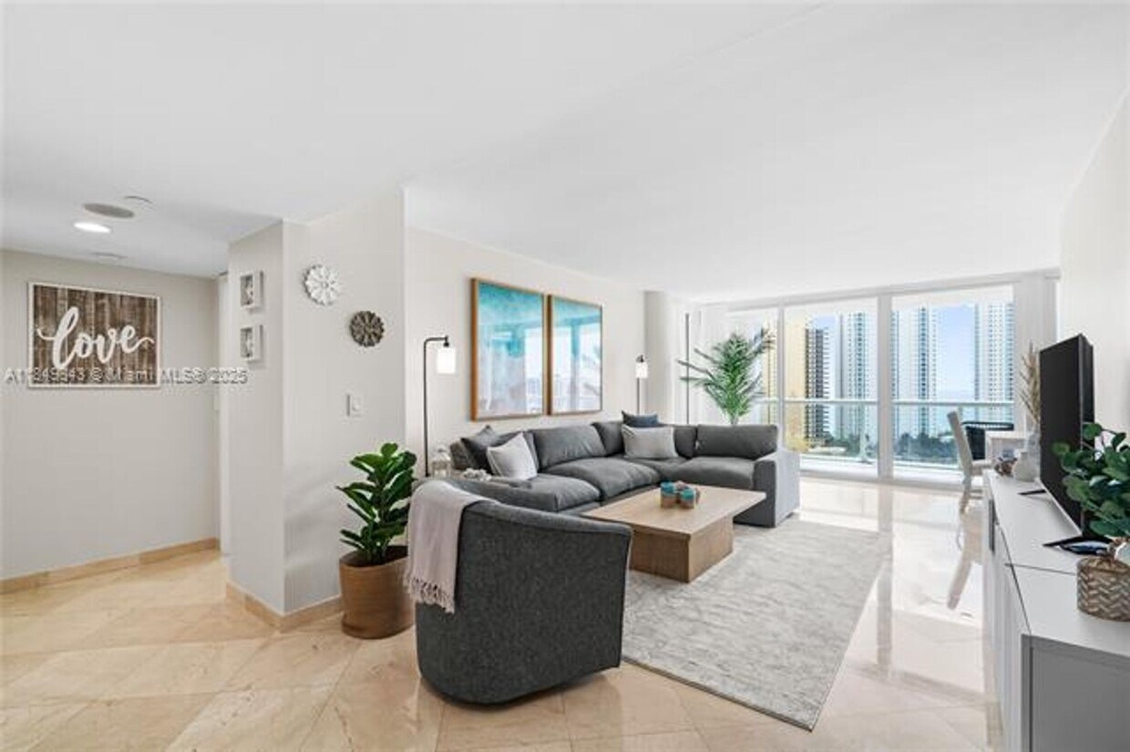 Primary Photo - 16500 Collins Ave