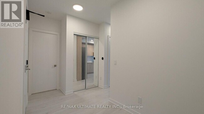 Photo du bâtiment - 2501 Saw Whet Blvd.