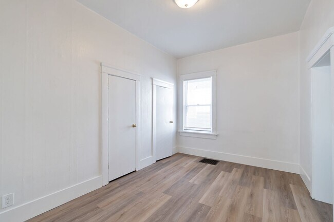 Foto del edificio - Eccles-Triplex