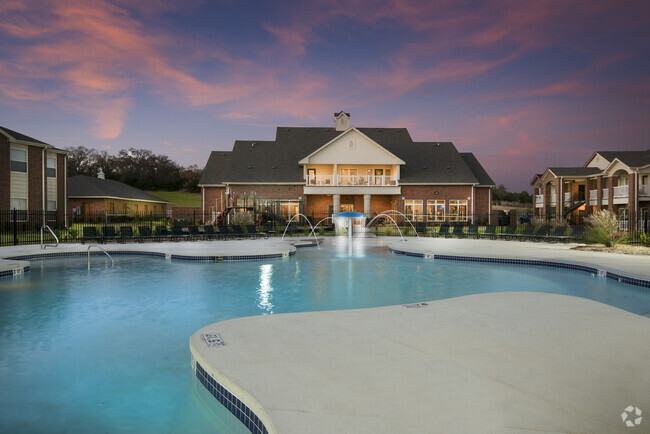 Building Photo - The Greens at Lake Overholser