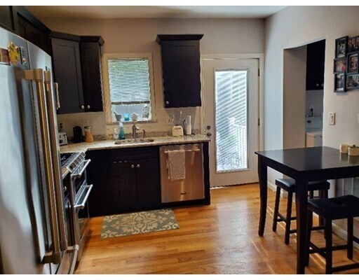 Building Photo - 15 Titcomb St