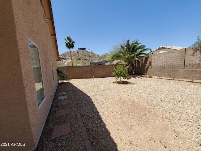Building Photo - 2208 E Morrow Dr