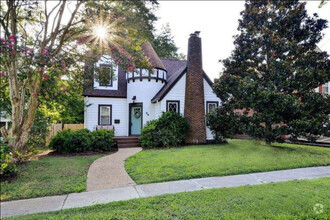 Building Photo - 40 Manteo Ave