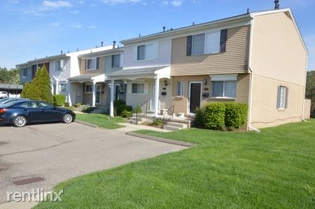 Primary Photo - 2 br, 1.5 bath Condo - 32286 W 12 Mile Rd