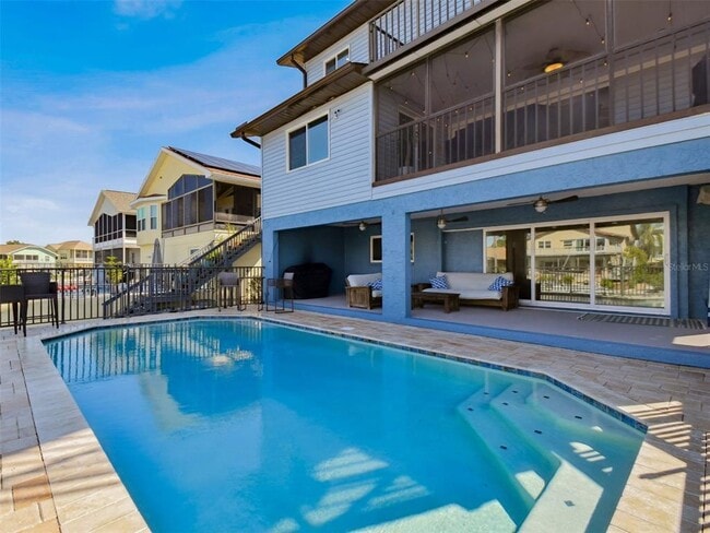 Foto del edificio - 6241 Bayside Dr