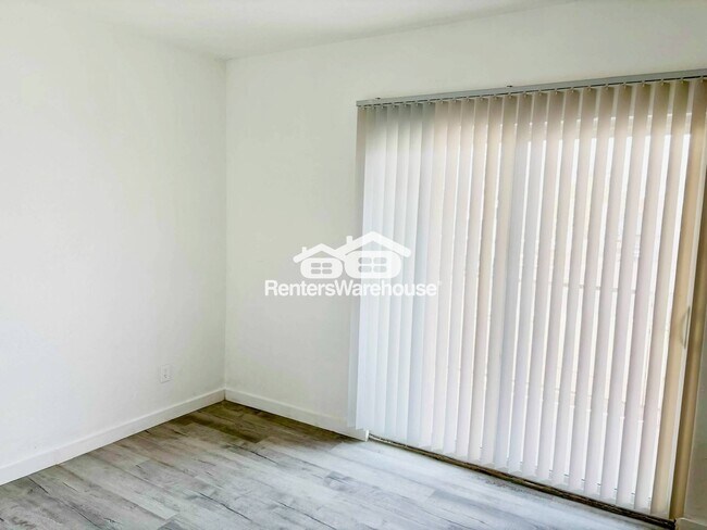 Foto del edificio - 2832 E Marconi Ave