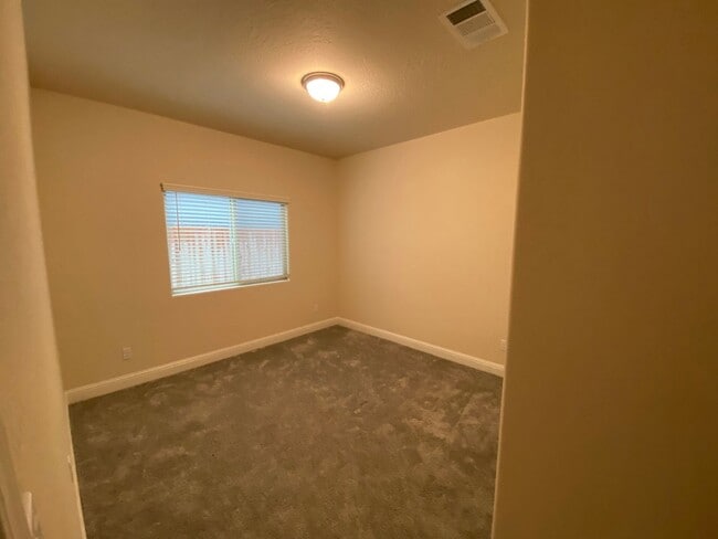 Foto del edificio - 2078 N Sherman St