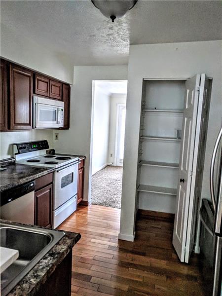 Foto del edificio - 1320 Meadowbrook Dr