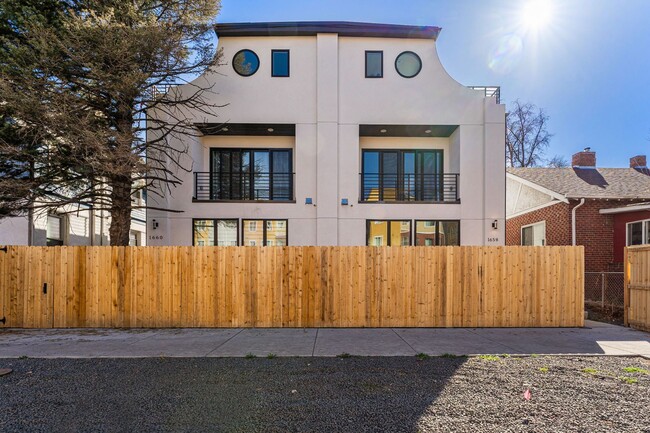 Building Photo - 5 Bed, 5 Bath home in South Park Hill
