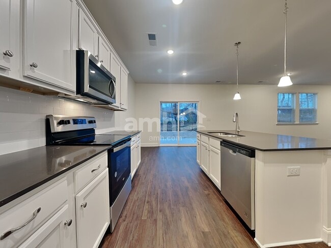 Building Photo - 5500A Farm Pond Ln