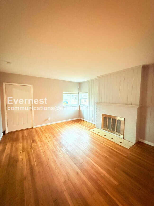 Foto del edificio - 18455 Wormer Ave