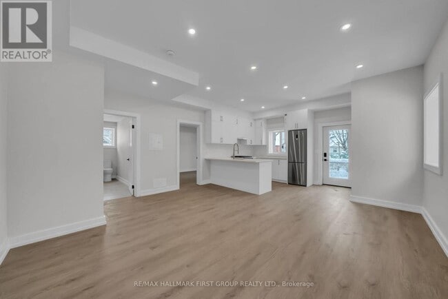 Building Photo - 417 Athol St