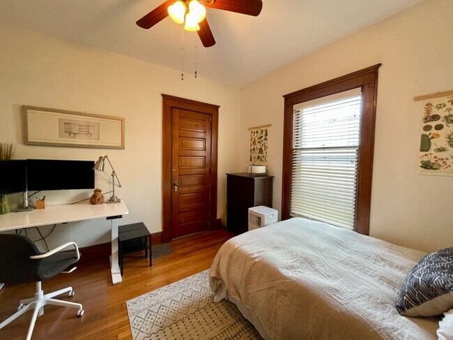 segundo dormitorio - 735 Livingston Ave NE