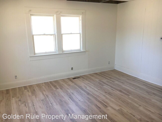 Building Photo - 3 br, 1 bath House - 700 E 7th