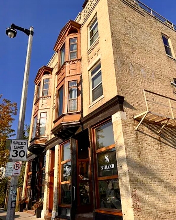 Live above Strand salon - 712 S 2nd St