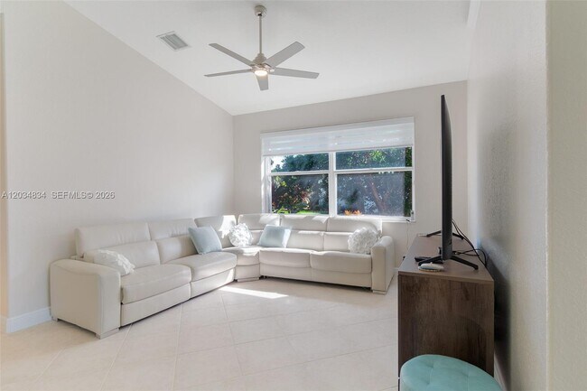 Building Photo - 2675 Clipper Cir