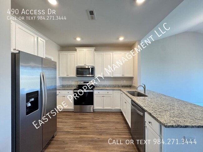 Building Photo - 490 Access Dr