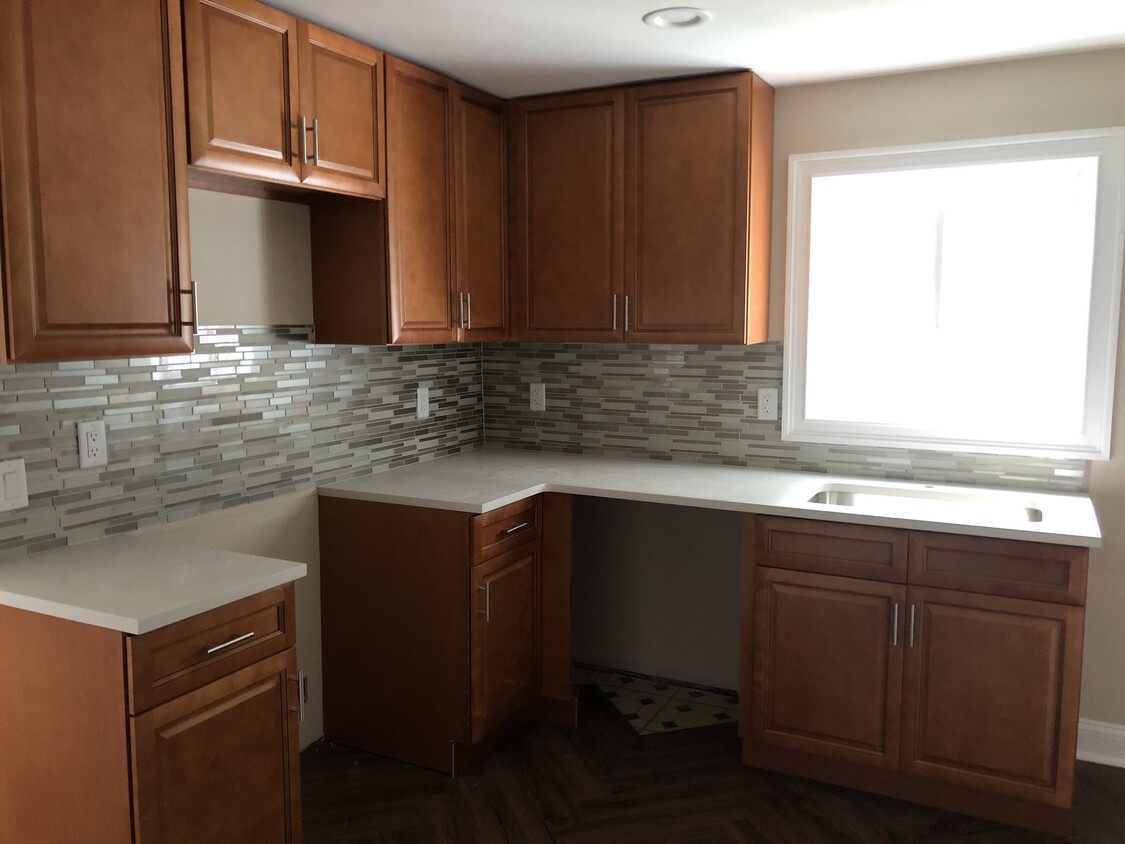 Kitchen - 33 Fairview Ave