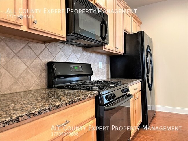 Building Photo - Wonderful home in great neighborhood