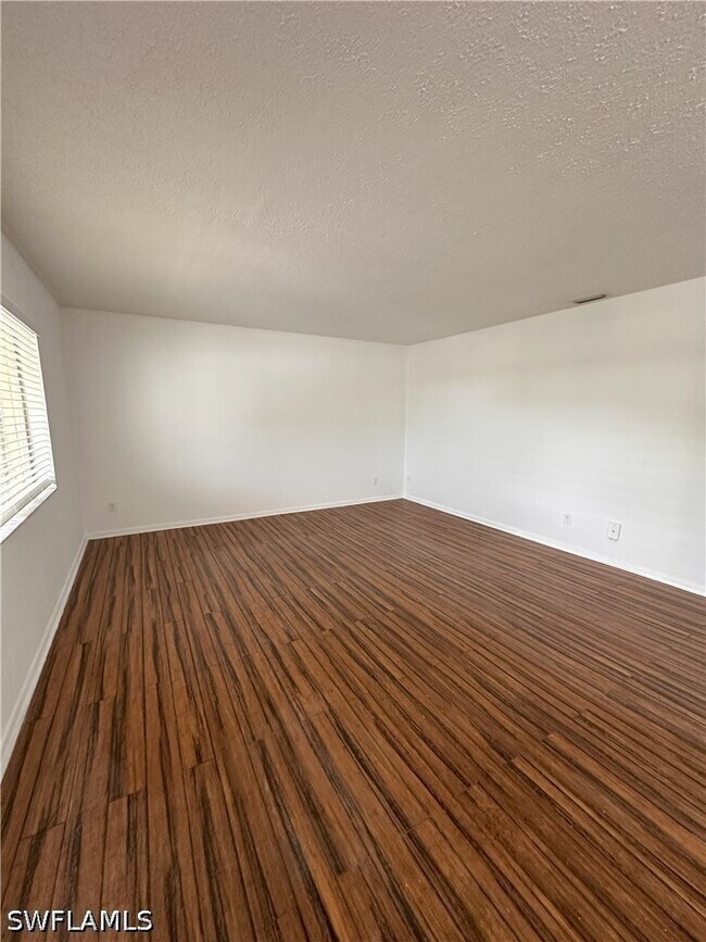 Foto del edificio - 4629 Bayshore Dr
