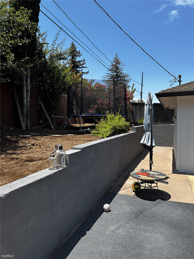 Foto del edificio - 4 br, 2.5 bath House - 1880 Granger Avenue