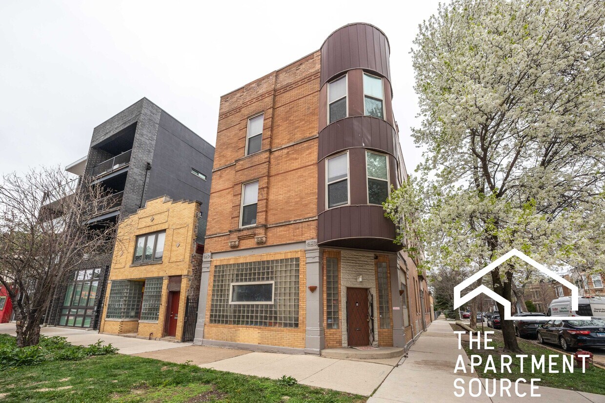 Foto principal - 2732 W Chicago Ave