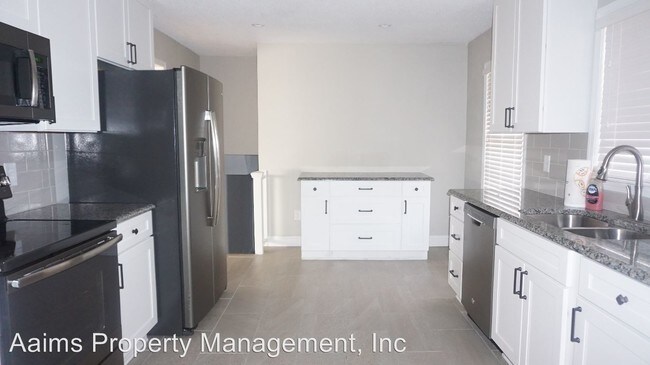 Building Photo - 7319 Hyannis Dr