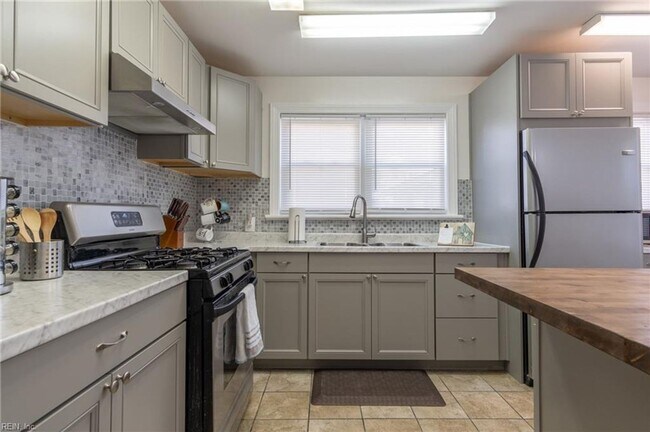 Building Photo - MOVE IN READY 3 Bedroom in Chesapeake!