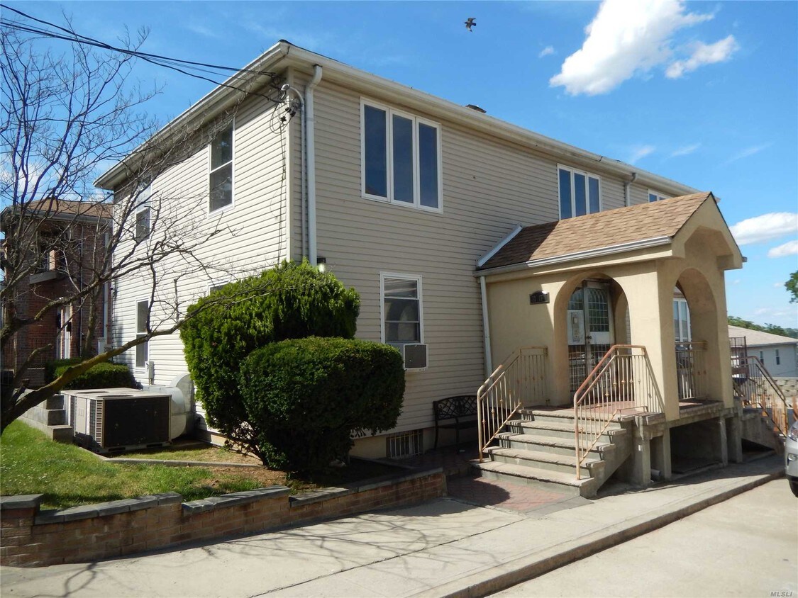 Primary Photo - 31-17 Buell St