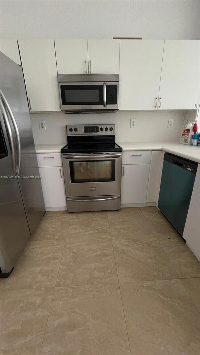 Foto del edificio - 17720 NW 73rd Ave