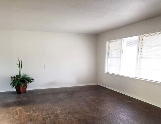Foto del edificio - 4256 Standish Rd