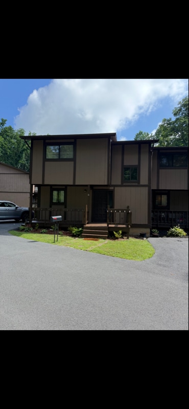 Primary Photo - 24204 Woodridge Cir