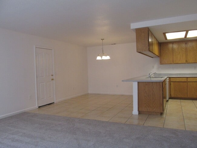 Building Photo - 555 Howard Ct