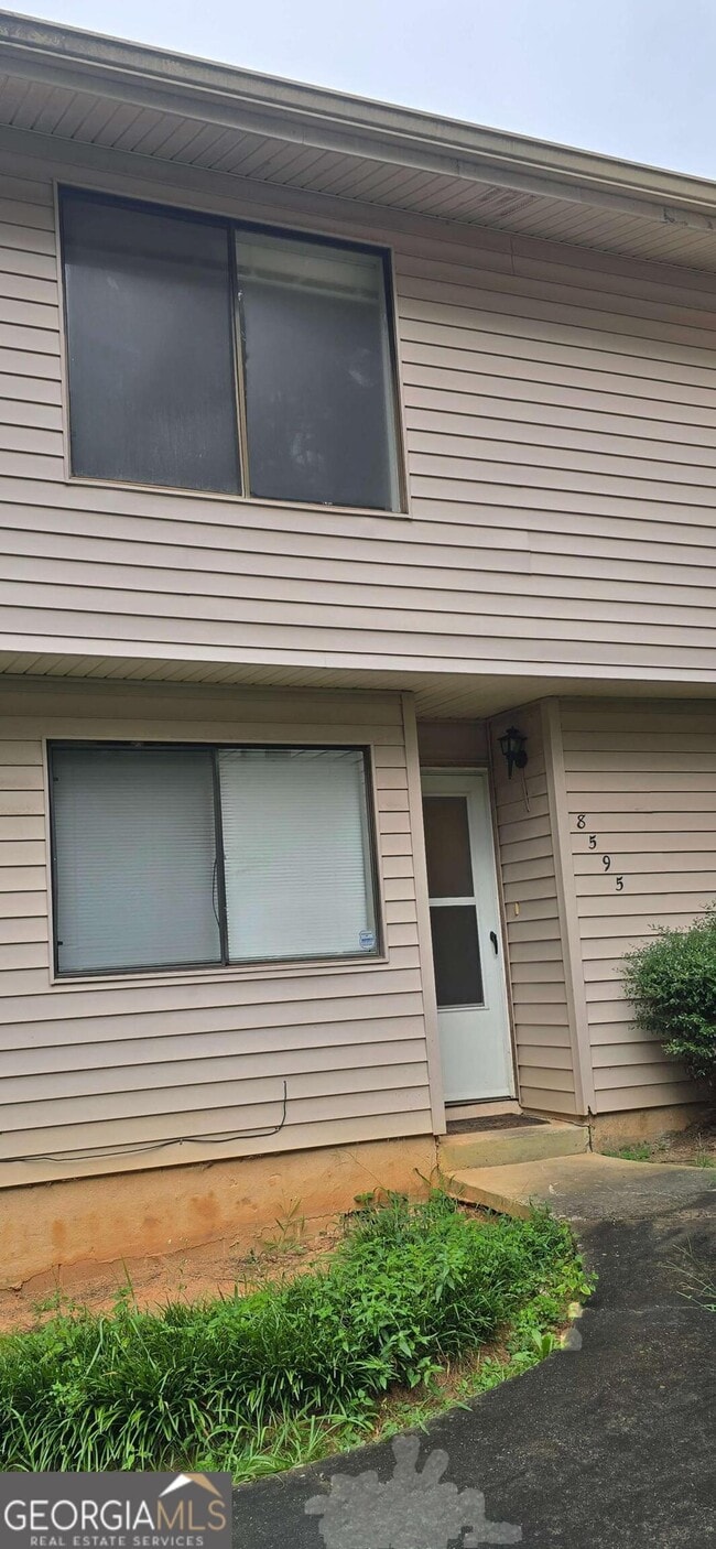 Building Photo - 8595 Parkside Dr