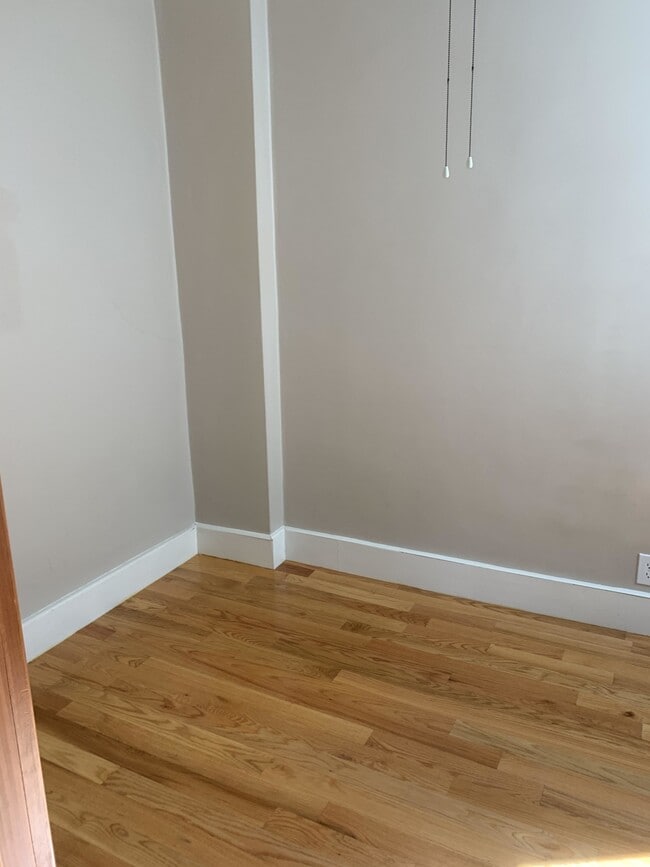 Building Photo - 2 Powers Ct