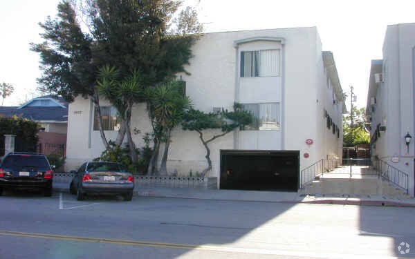 Primary Photo - 1022 N Vista St