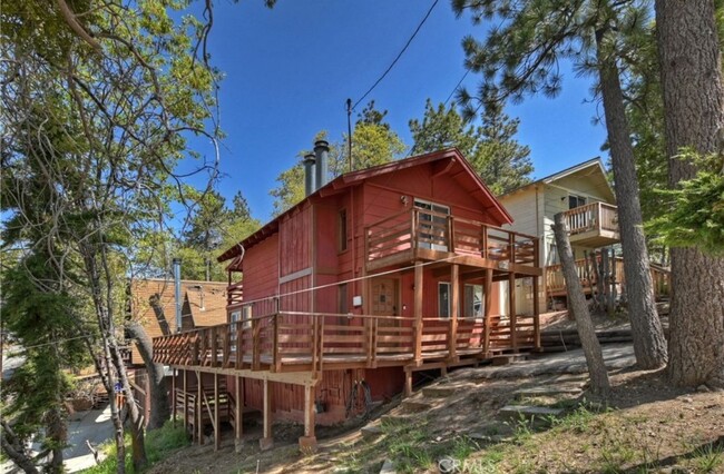 Building Photo - 32970 Lone Pine Dr