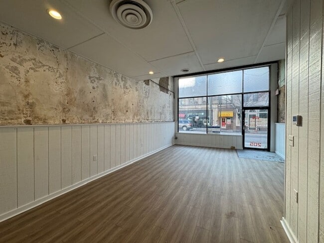 Foto del edificio - Commercial Building Downtown